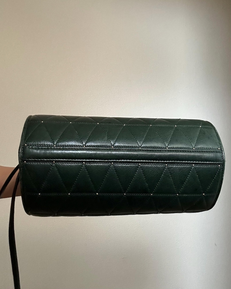 Vintage Valentino Garavani mörkgrön nitväska (äkta och begagnad) bild 9
