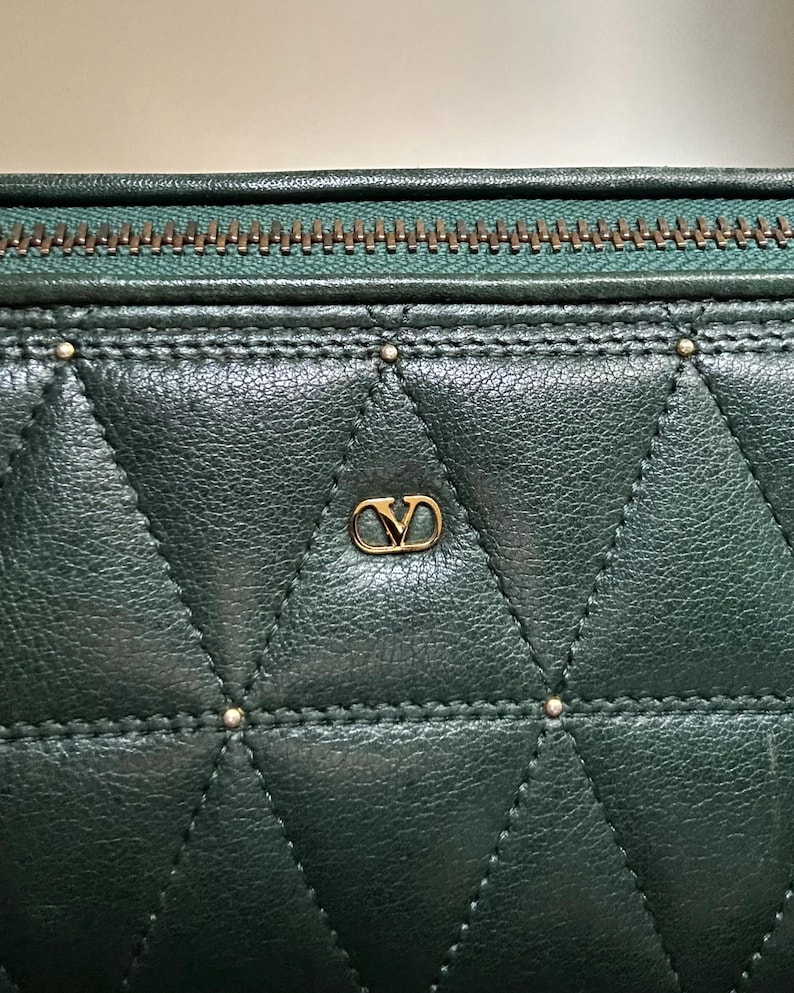 Vintage Valentino Garavani mörkgrön nitväska (äkta och begagnad) bild 3