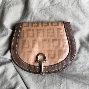 Rara carteira Fendi Monogram PVC, carteira marrom, feita na Itália (autêntica e usada)
