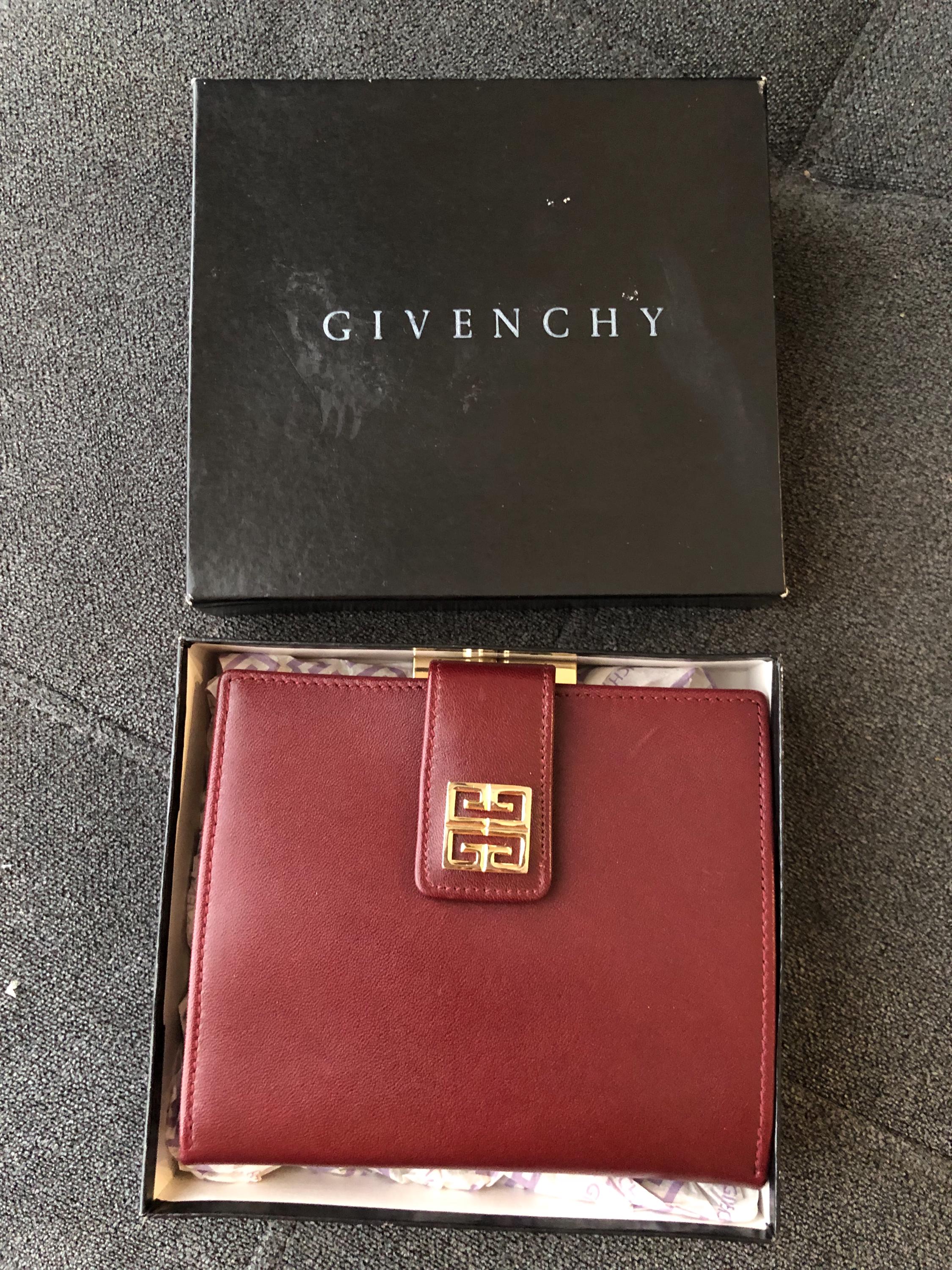 【関税＆送料込み】Givenchy Wallets Antigona wallet in Box leather in - black | Givenchy US
