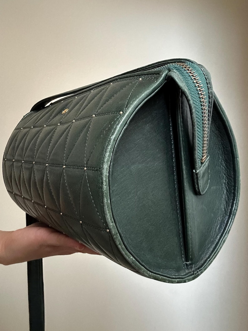 Vintage Valentino Garavani mörkgrön nitväska (äkta och begagnad) bild 7