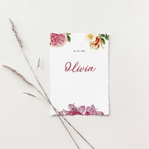 Modelo de anúncio de nascimento digital, cartão de flor de anúncio de bebê, novo cartão colorido para bebê para impressão, cartão de estatísticas de nascimento moderno, modelo Canva