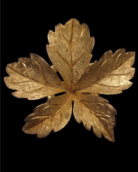 Gold Tone Maple Leaf Brooch