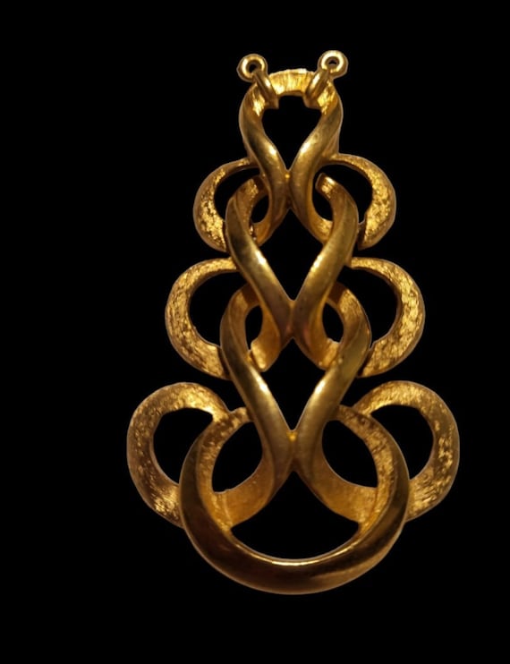 Beautiful Gold Trifari Pendant - image 1