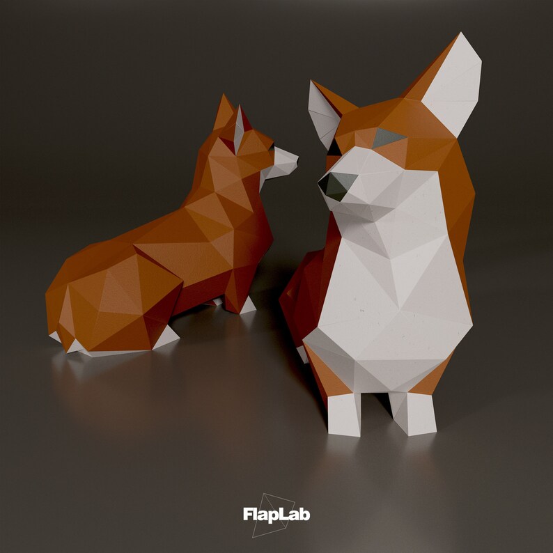 Op de afbeelding: Twee origami-corgi-honden van papier, een bruin-wit, de andere bruin, zittend op een grijs oppervlak. De honden kijken elkaar aan en hebben een speelse uitdrukking.