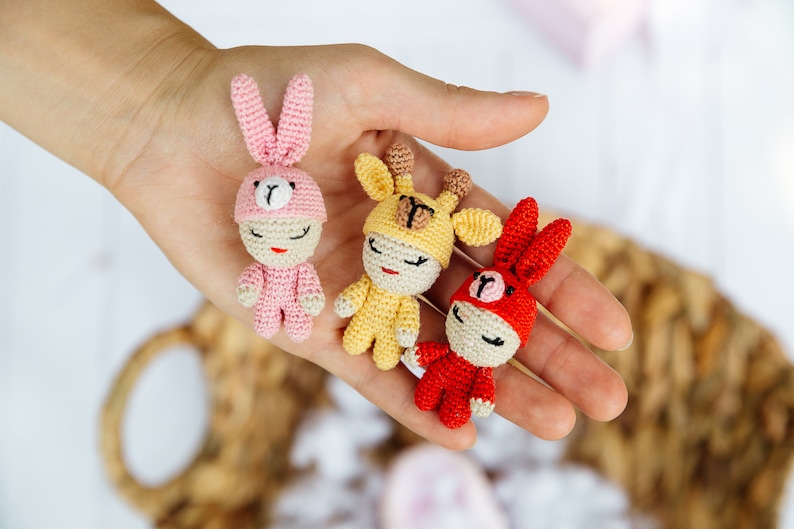 Crochet pattern doll, crochet smal doll, crochet tiny doll, amigurumi doll, amigurumi small toys, crochet doll pattern, crochet pocket doll image 1