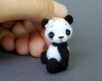 Gehaakte miniatuurpandabeer: op maat gemaakt poppenhuiscollectie