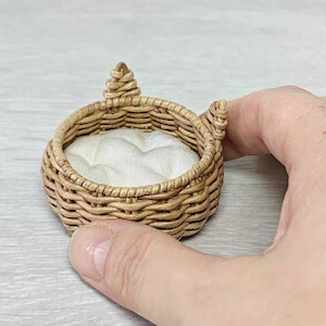 1:12 Puppenhaus Miniatur handgewebtes Katzenbett.  Interirior für Puppenhaus Diarama, rustikal einfachen Stil. Puppenmöbel