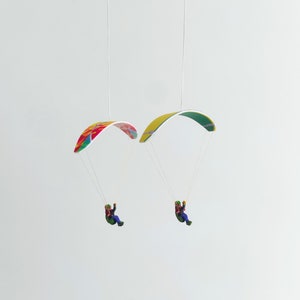 Paraglider PG offener Gurt Filz Miniatur Auto und Innendekor, Hängeornament. Gleitschirm Andenken Bild 1