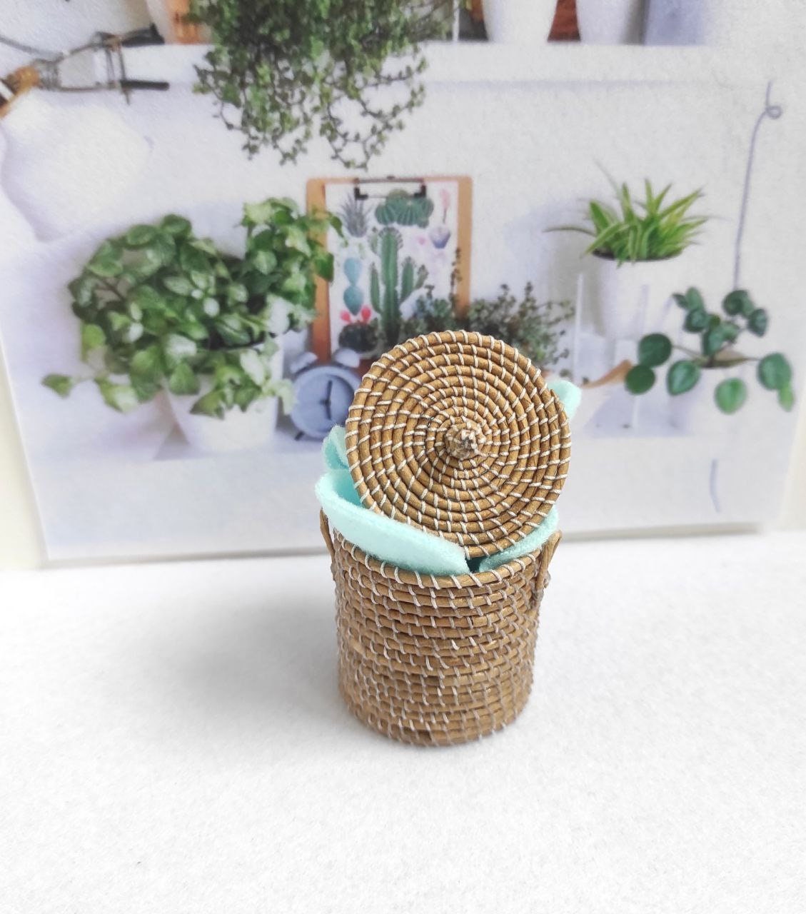 Panier à linge miniature pour maison de poupée 1:12, accessoires de décoration de maison de poupée, mini panier à vêtements pliable pour décoration de maison de poupée, vêtements pliants Panier à linge miniature pour maison de poupée 1:12, accessoires de décoration de maison de poupée, mini panier à vêtements pliable pour décoration de maison de poupée, vêtements pliants