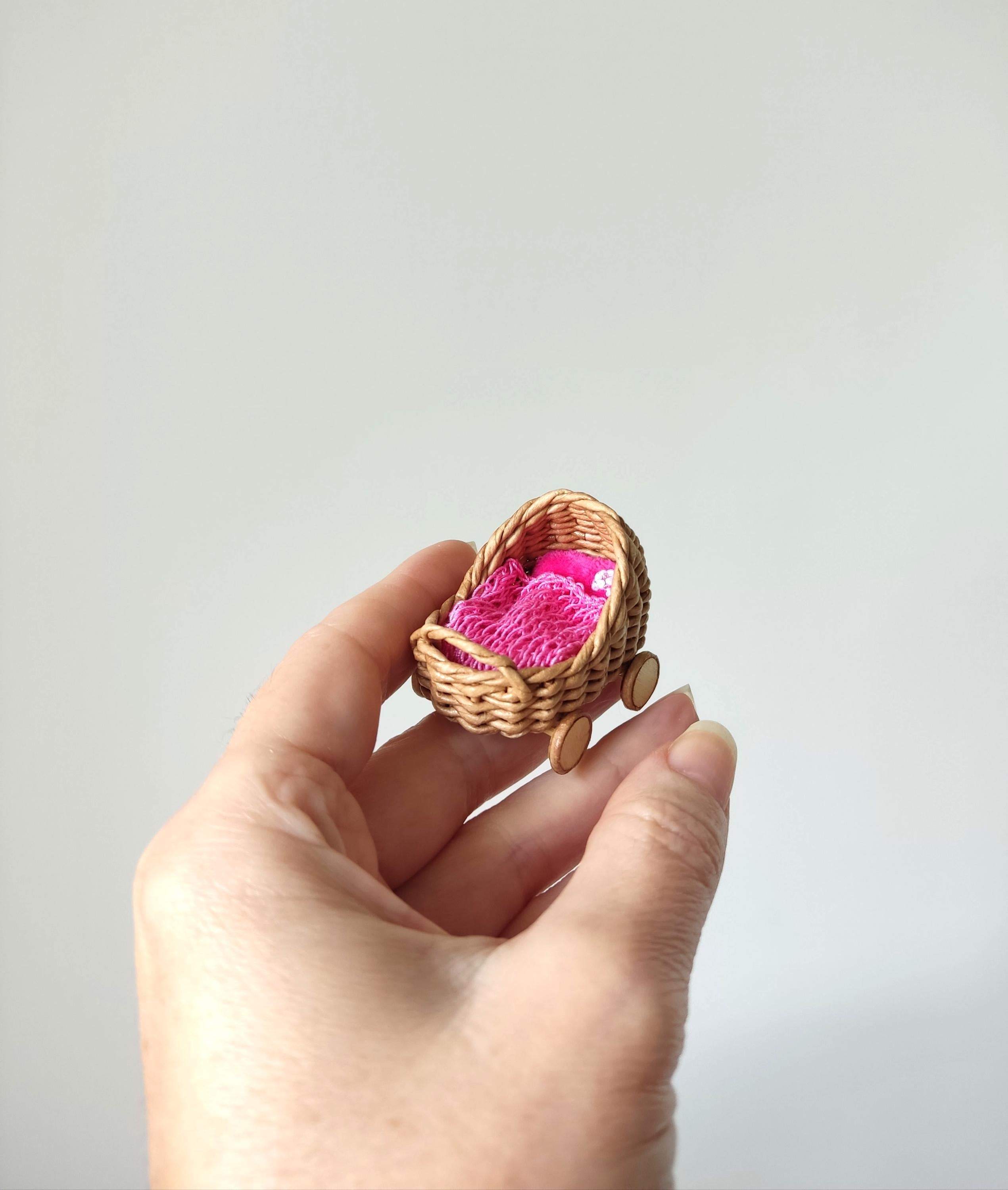 ミニチュア籐人形用ベビーカー：ドールハウスの子供部屋の装飾 - Etsy 日本