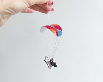 Paramoteur avec moteur pour décoration, paramoteur miniature en feutre. Cadeau pour parapente, parachutiste. Décoration de voiture et d'intérieur