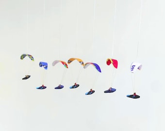 Miniatura de parapente de feltro (arnês tipo cápsula) para decoração de carro e quarto.