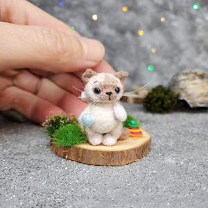 Custom mini Kätzchen Puppenhaus Miniatur kleine Katze. Puppe Haustier Kätzchen. Minitier. Siamkatze. Freundschaftsgeschenk.
