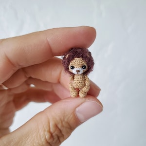 Custom mikro Löwe / Löwin Puppenhaus miniatur winziger Löwe. Puppe Haustier Löwe. Mini-Zoo. Sammler Figur. Freundschaftsgeschenk.