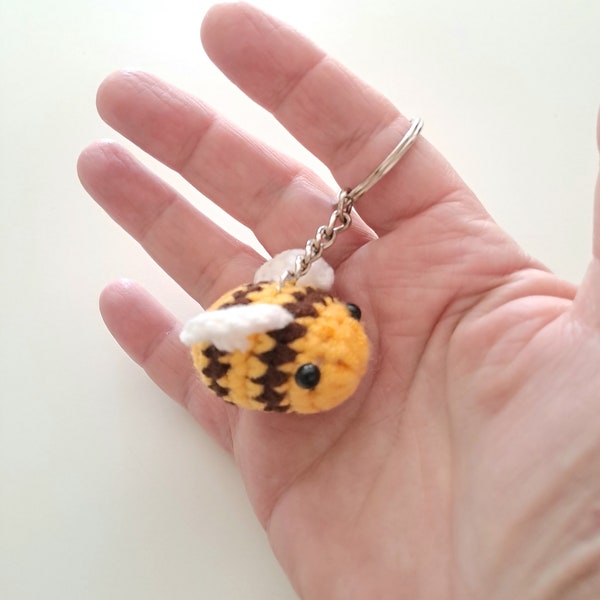 Porte-clé petite abeille crochetée main