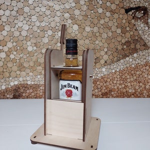 SVG - Bourbon - Whiskey - alcohol- wooden holder, one-armed bandit - laser cut files #3mm