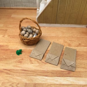 Small things for the dollhouse / miniature