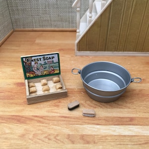 Small things for the dollhouse / miniature
