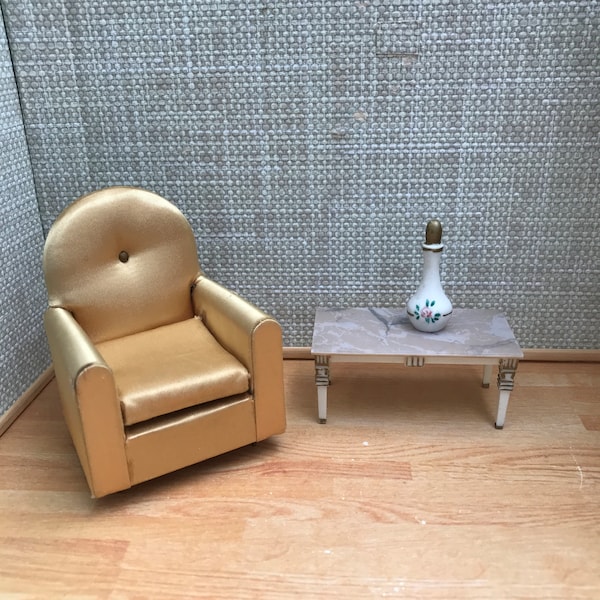 Vieux fauteuil et table pour maison de poupée / Petite Princess années 60