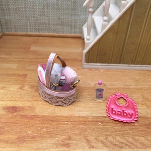 Small things for the dollhouse / miniature