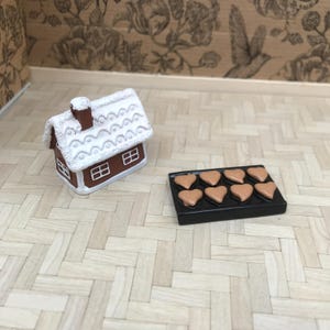 Lebkuchenhaus und Lebkuchen für das Puppenhaus