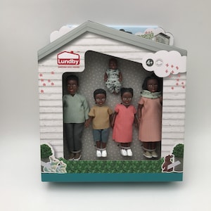 ルンドビー一家、ドールハウスの人形