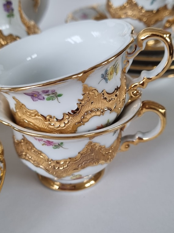 Meissen B-form Service for 6 Persons.antique Meissen, Gold Decor