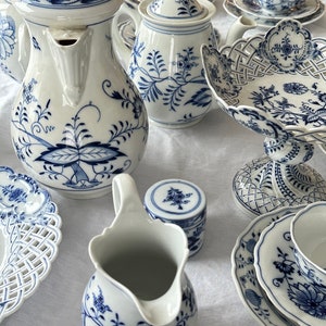 Meissen &quot;Onion&quot; pattern porcelain tea and coffee service