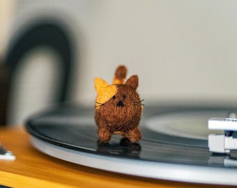 Needle Felted Cat Figurine, Handmade Wool Animal Sculpture, Calico Kitten Decor