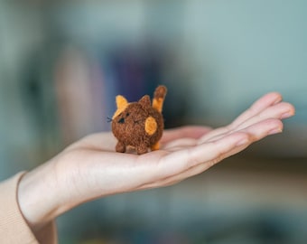 Needle Felted Cat Figurine, Handmade Wool Animal Sculpture, Calico Kitten Decor