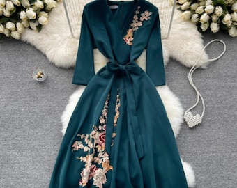 French Long-sleeve V-Neck Embroidery Lace Dress