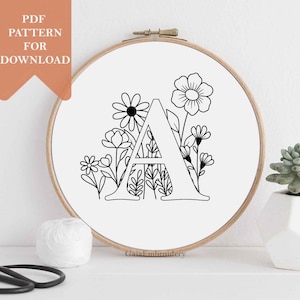 Patrón de diseño de bordado de alfabeto floral para descargar letras de flores silvestres bordado de monograma inicial personalizado Decoración de guardería nombre del bebé