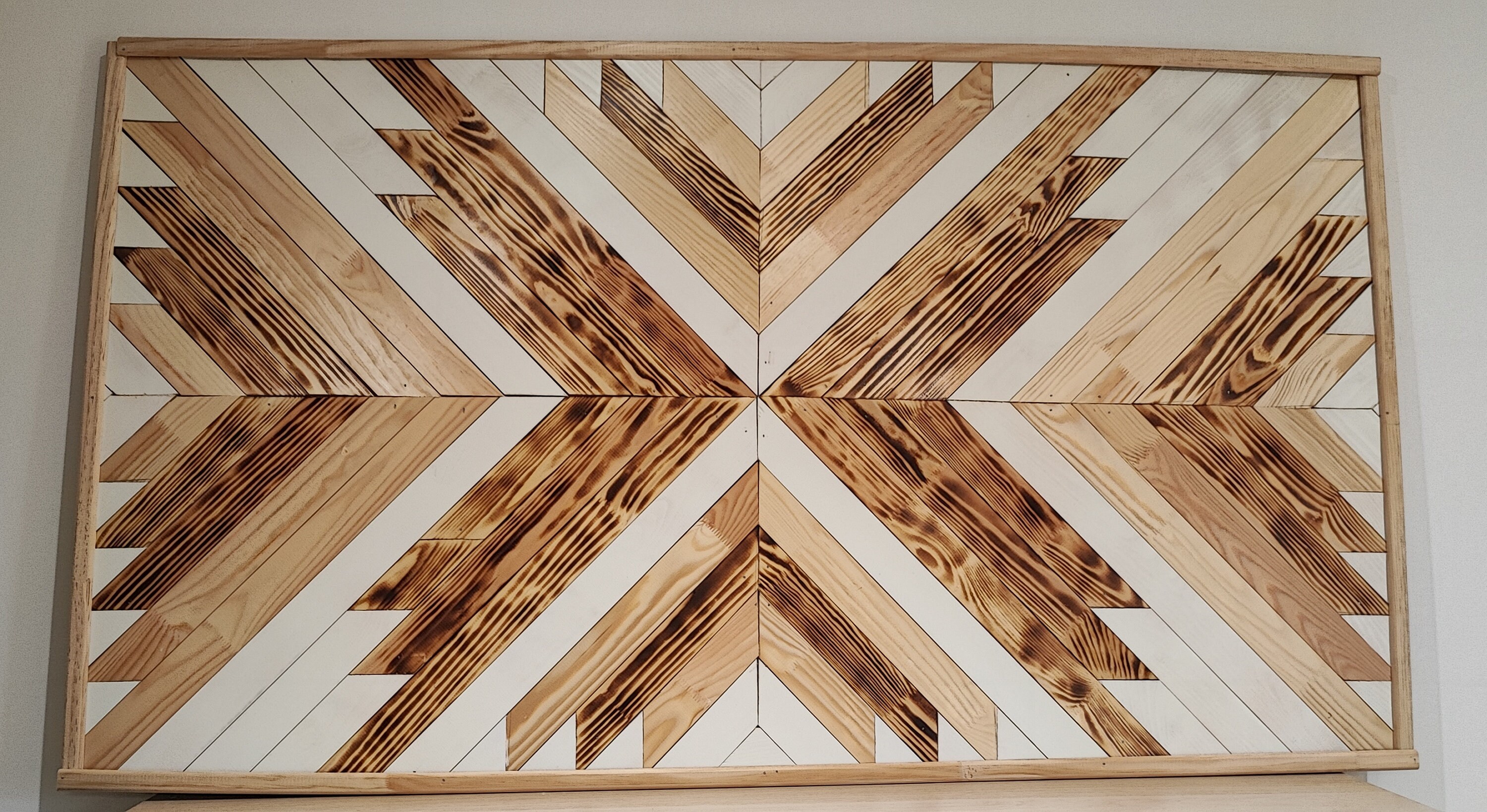 Tableau en Bois Décoratif Géométrique