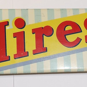 Letrero para puerta con marco de manija de cerveza de raíz de Vintage Hires