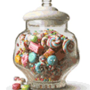 Op de afbeelding: Een glazen pot gevuld met kleurrijke snoepjes, waaronder lollies, harde snoepjes en kauwgom. De pot heeft een wit deksel en staat op een wit oppervlak.