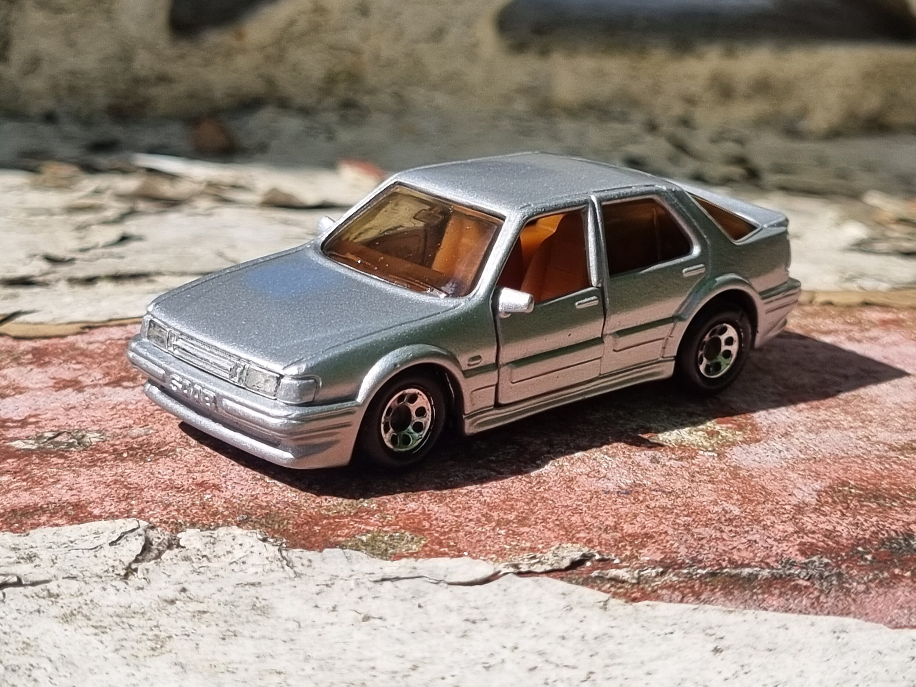 Modele Matchbox vintage des annees 1980 Saab 9000 Turbo entierement restaure dans une couleur alternative argent