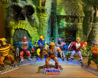 Aufsteller für Masters of the Universe Actionfiguren - Vintage Retro und Origins Style
