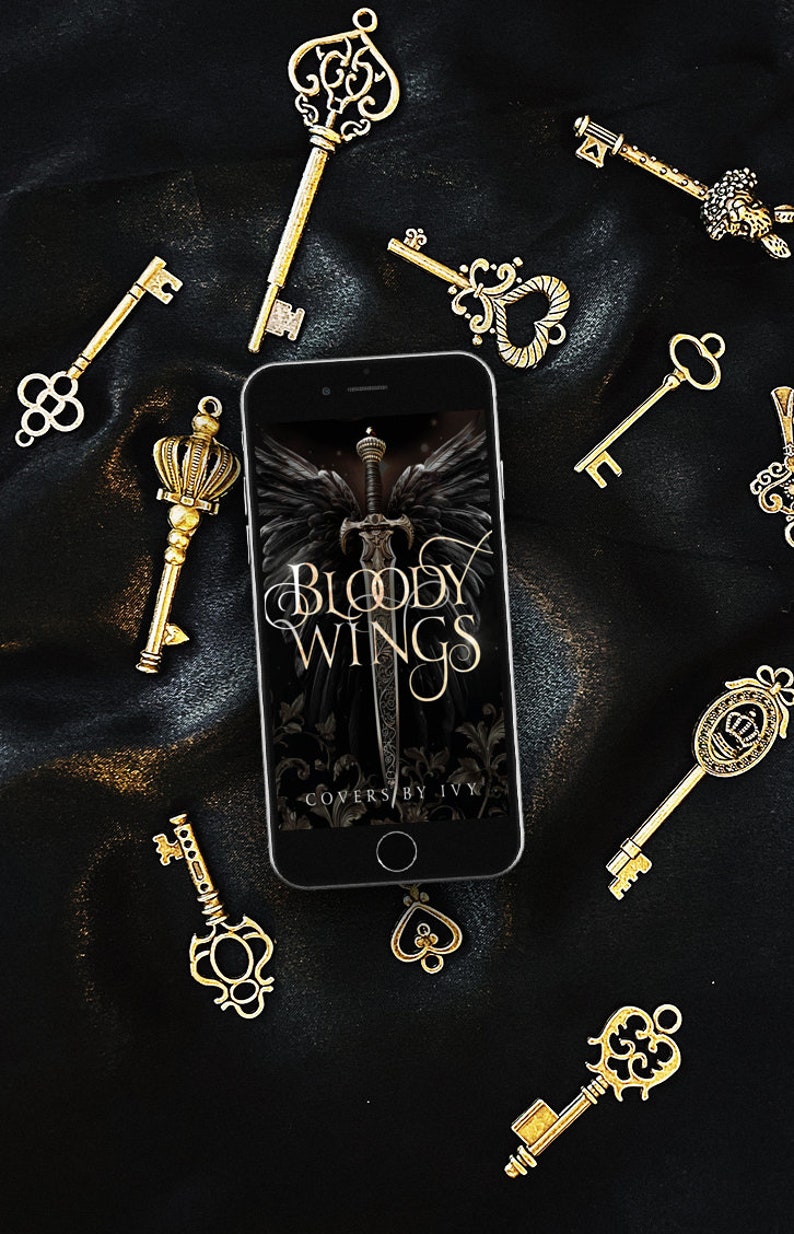 Peut inclure: Un smartphone noir affichant une couverture de livre sur l'&eacute;cran. La couverture pr&eacute;sente un fond sombre avec une &eacute;p&eacute;e et des ailes, et le texte "Bloody Wings" dans une police d&eacute;corative. Le t&eacute;l&eacute;phone est entour&eacute; de cl&eacute;s dor&eacute;es sur une surface noire.
