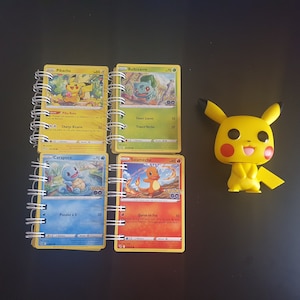 Lot de 4 carnet bloc-notes carte Pokémon authentique de la 1er génération. Idéal pour offrir en cadeau / rembourrage pour les anniversaires