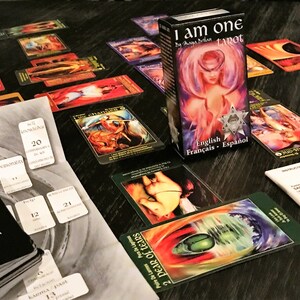 I Am One Tarot deck 78 cartas, mapa en espiral e instrucciones para lecturas psíquicas precisas. Basado en 4 elementos y 22 letras hebreas.