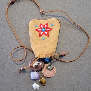 Beaded Pouch, Indigenous Medicine Pouch, Coin Purse, Dice Bag, image 3