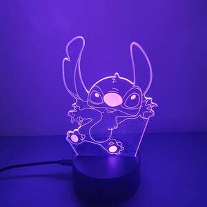 StarMaker Veilleuse Stitch personnalisée avec prénom - Cadeau de Noël,  anniversaire enfant - Lampe de chevet décoration LED RGB Lilo et Stitch  (Blanc chaud) : : Luminaires et Éclairage