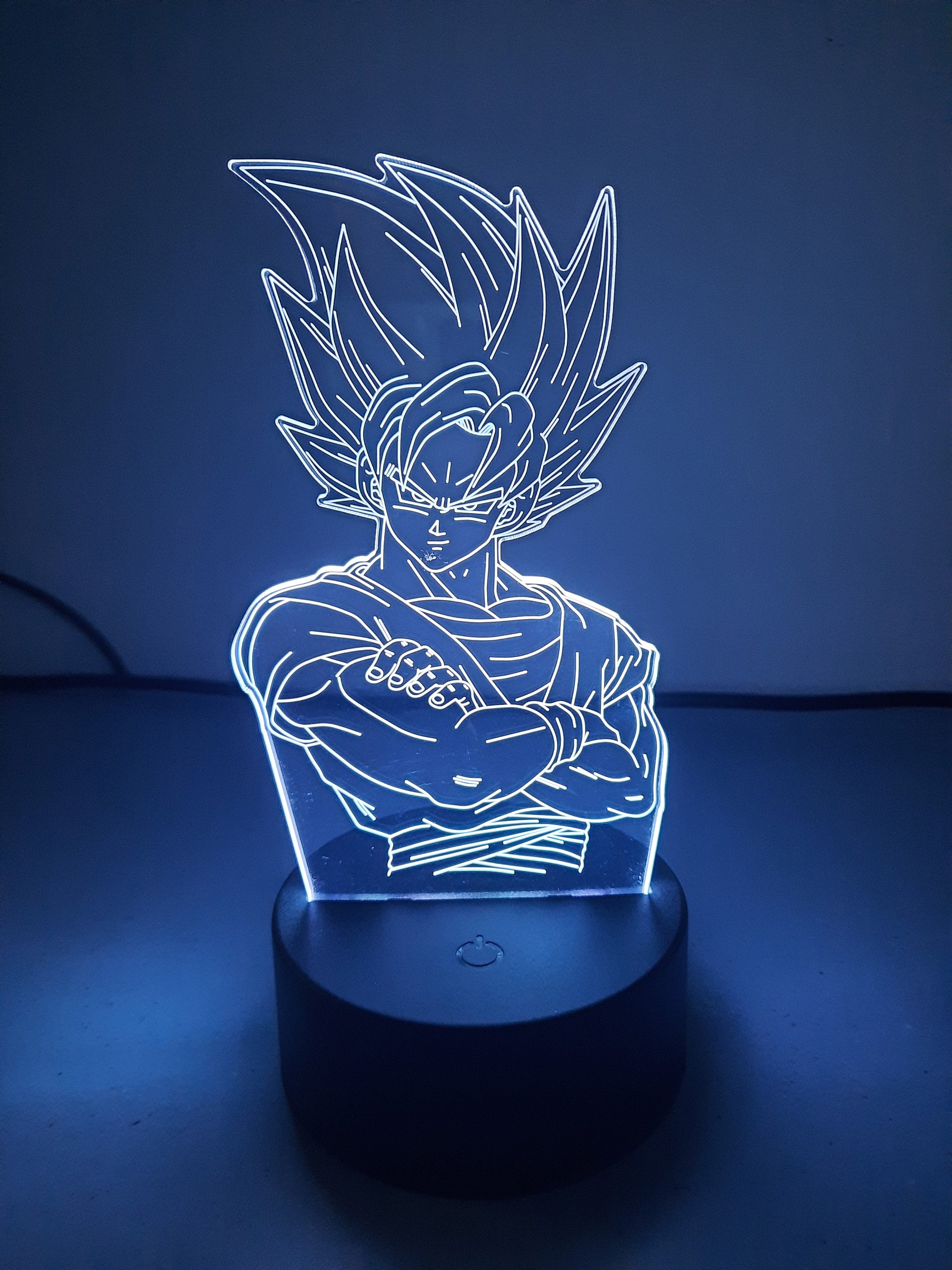 Lampe LED Figurine Dragon Ball Z avec boule de feu • Veilleuse
