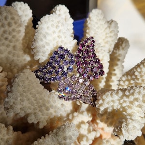 Vintage purple and pink rhinestone leaf brooch – 50s-60s costume jewelry