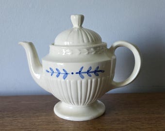 Tetera vintage de cerámica Shawnee con diseño de hojas azules, fabricada en EE. UU.