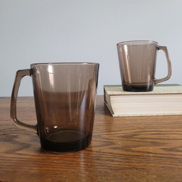 Vintage Set of 2  Smokey Brown Glass Corning Pyrex Fireside Mugs 1400 8 oz