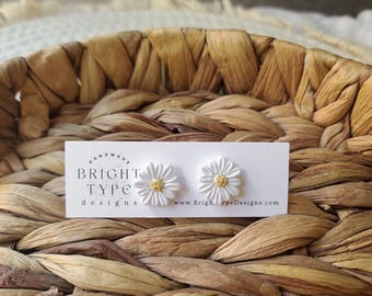White Daisy stud earrings, handmade polymer clay and hypoallergenic stainless steel 3d flowers