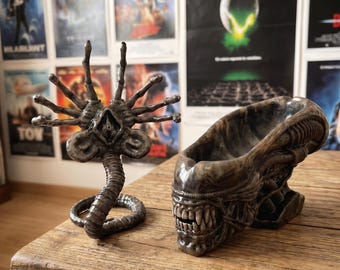 Cenicero de diseño Xenomorfo - Cenicero Alien - Pintado a Mano - Terror Cósmico - decoración estilo industrial - figura alienígena