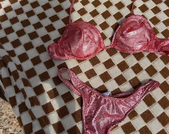Zeldzame ongebruikte roze metallic bikini set met hoge beenuitsnijding